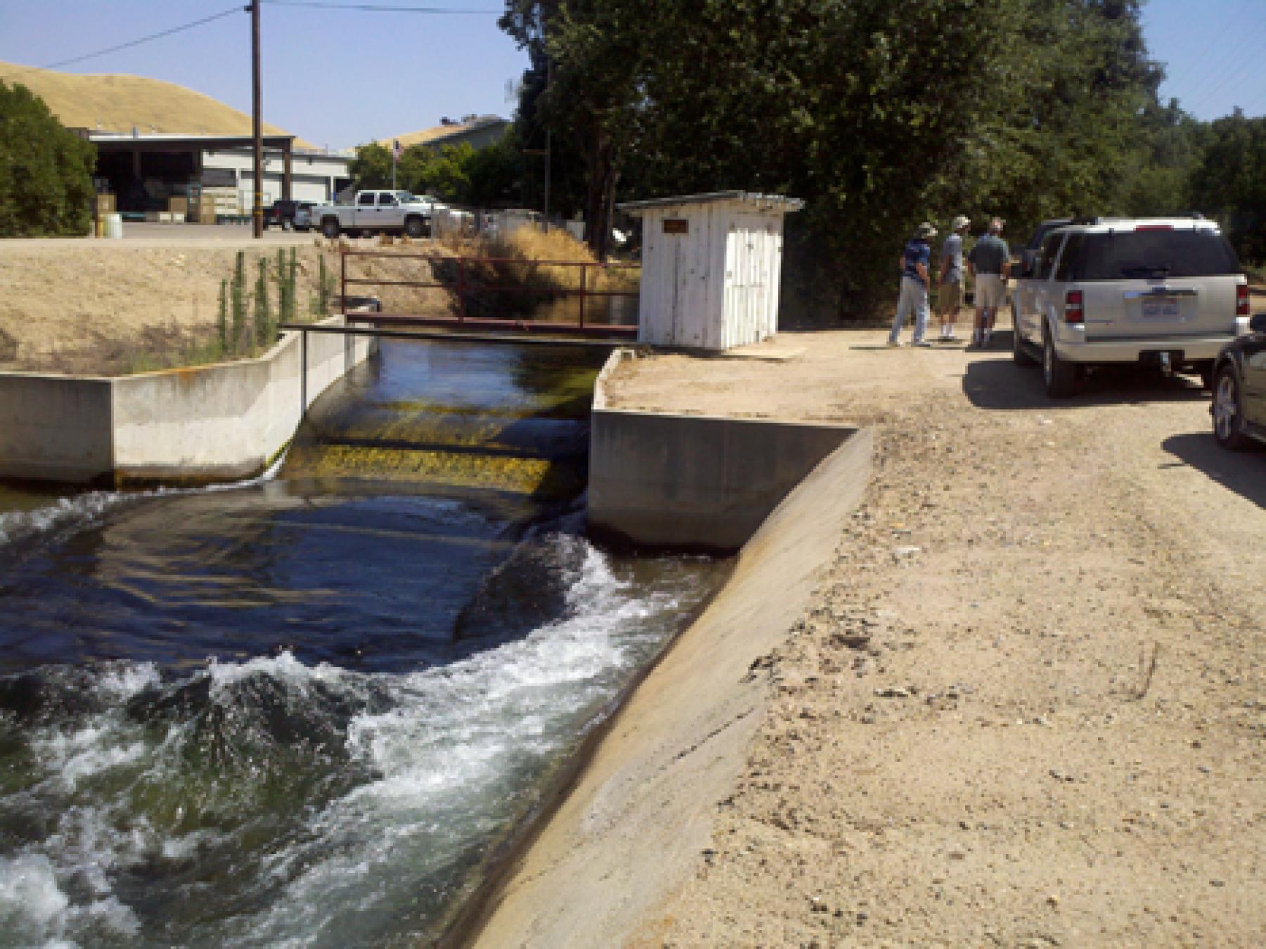Parshall flume free-flow discharge