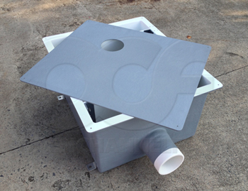 Fiberglass weir box with bolt-down cover