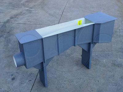 Parshall flume with elevated support legs