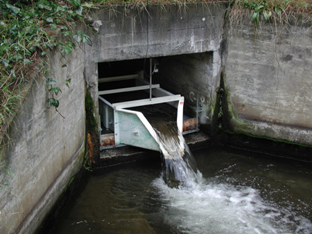 H Flume with vertically adjustable Ultrasonic mounting bracket